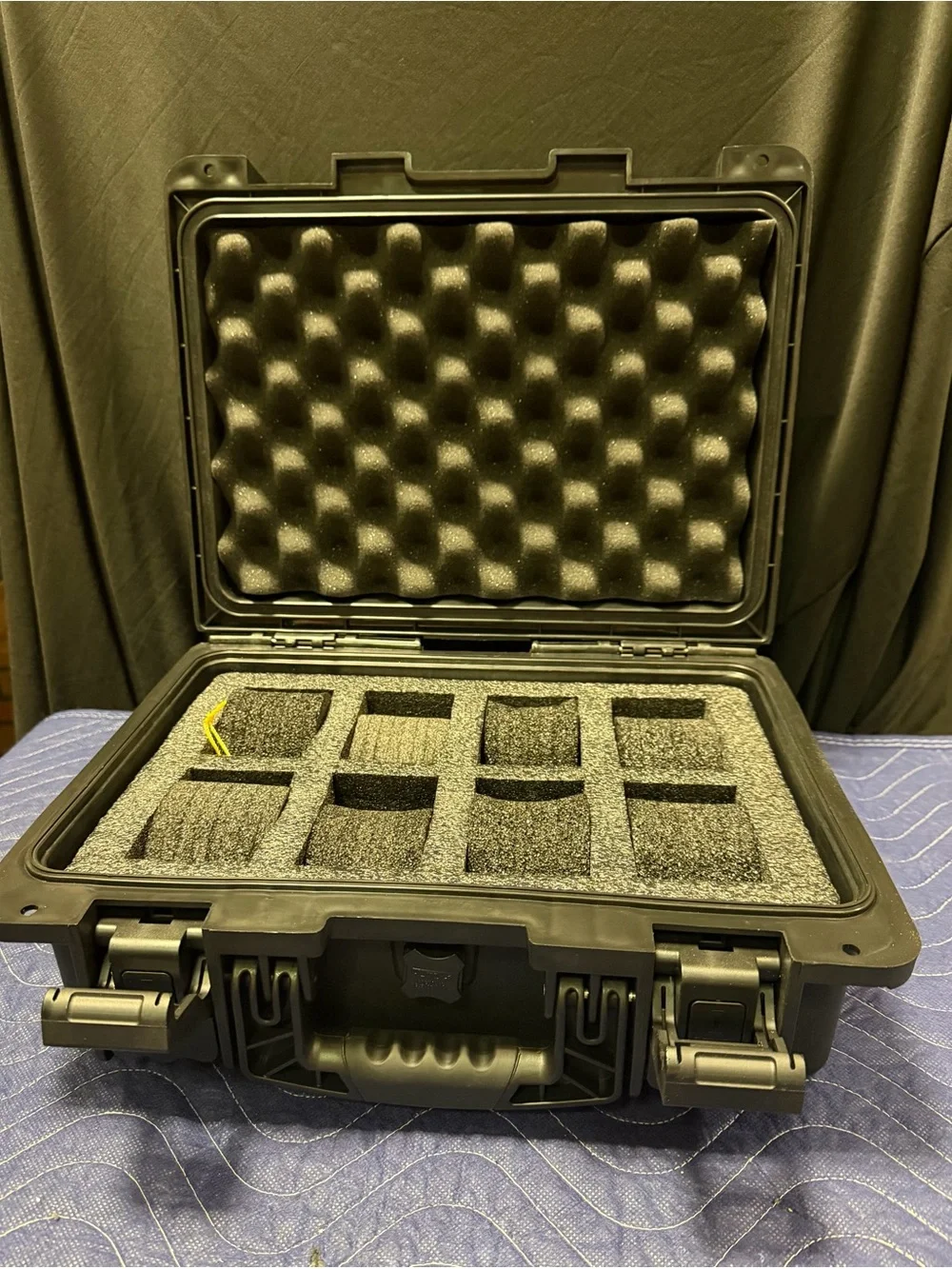 Invicta 8 Slots Impact Resistant Black Hard-Shell  Case)